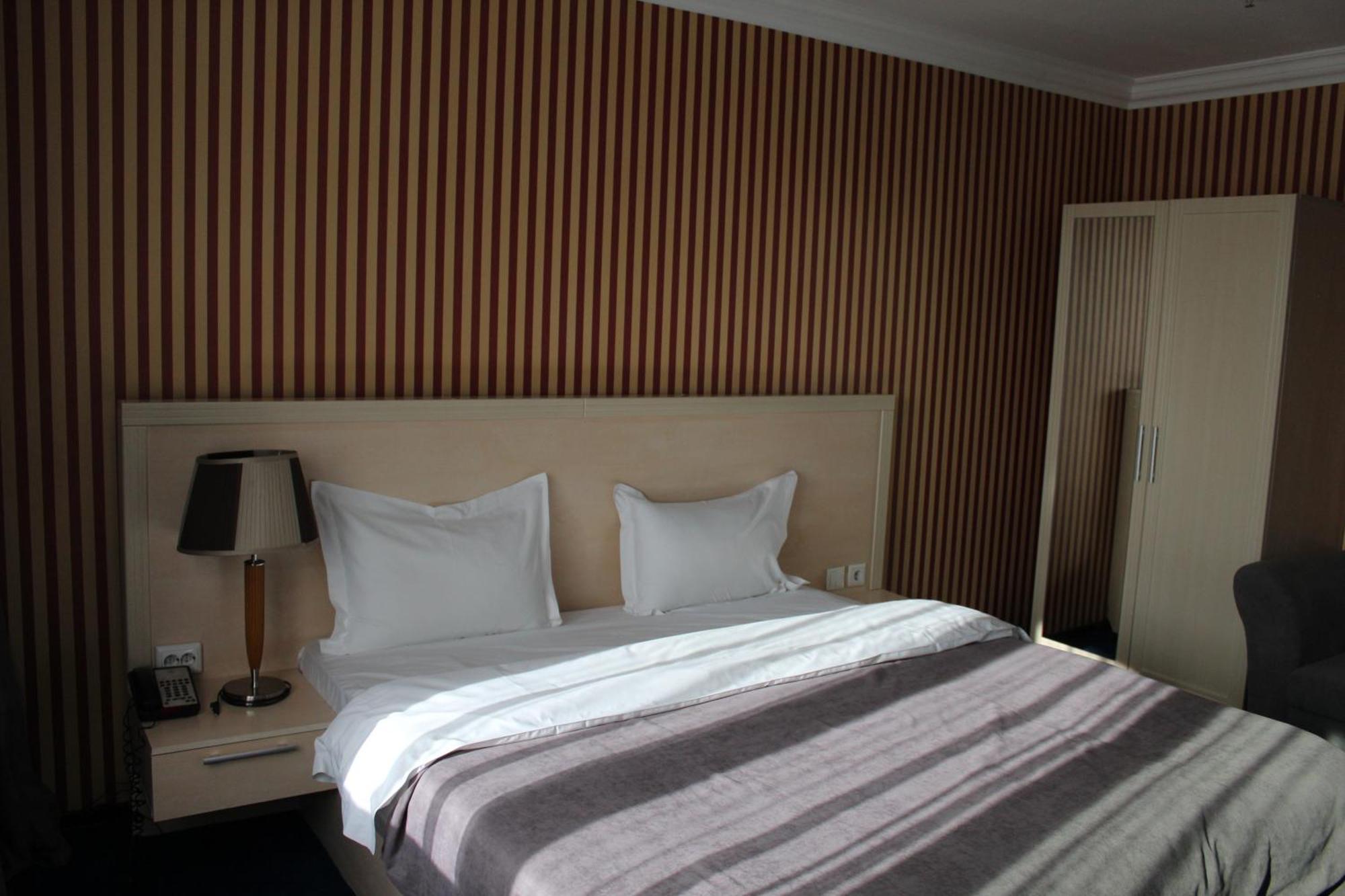King Hotel Astana Екстериор снимка