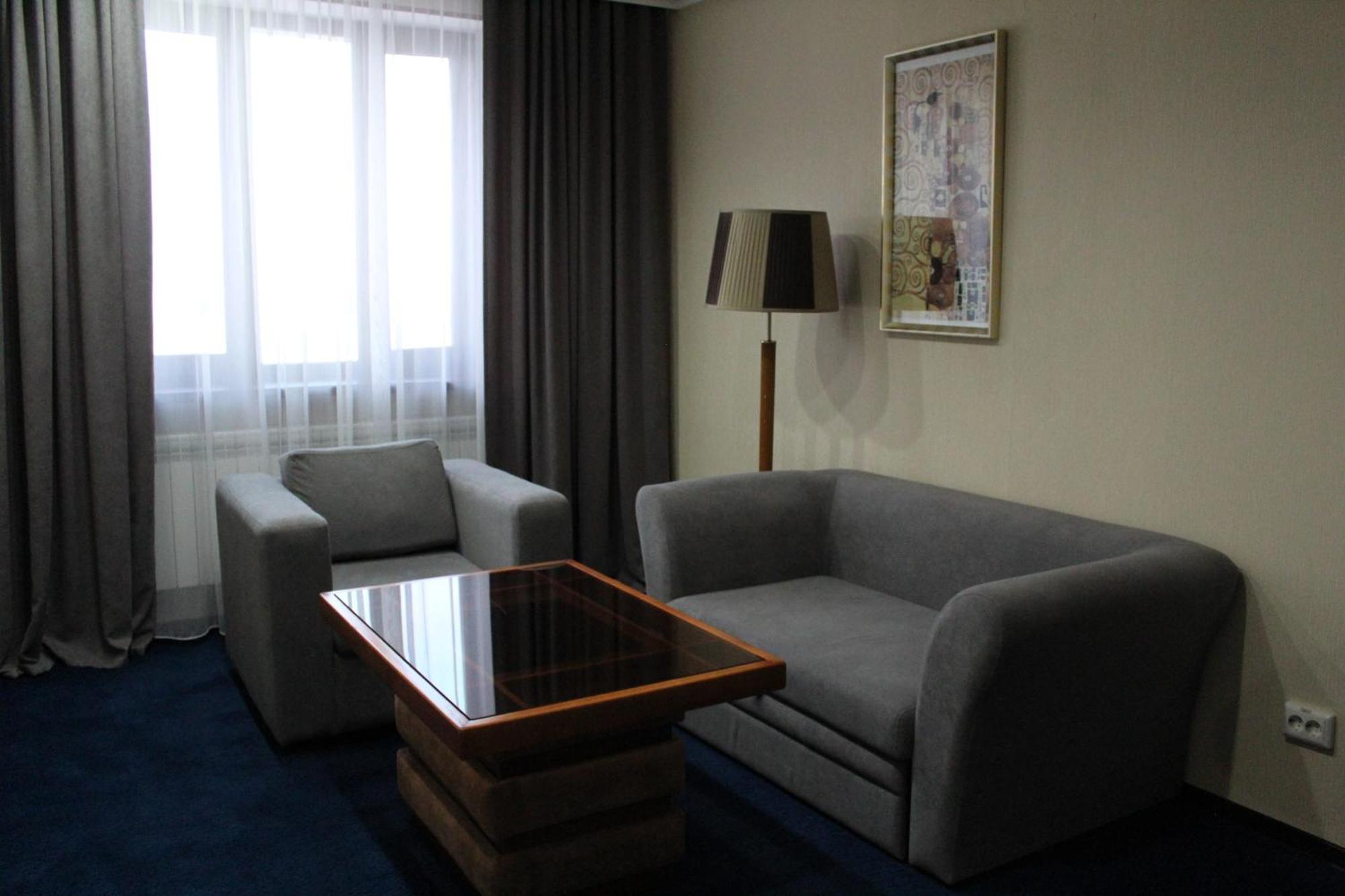 King Hotel Astana Екстериор снимка