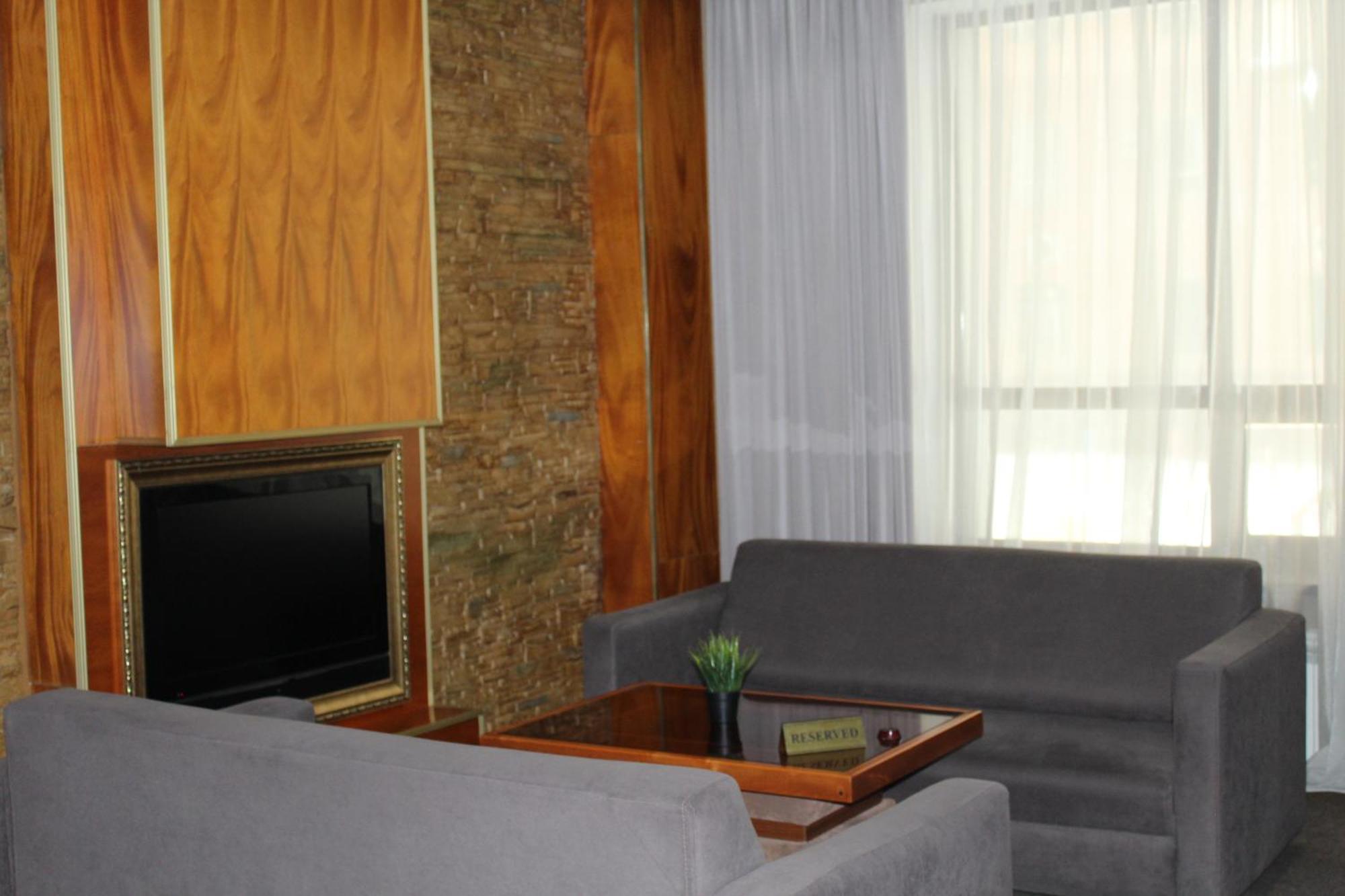 King Hotel Astana Екстериор снимка
