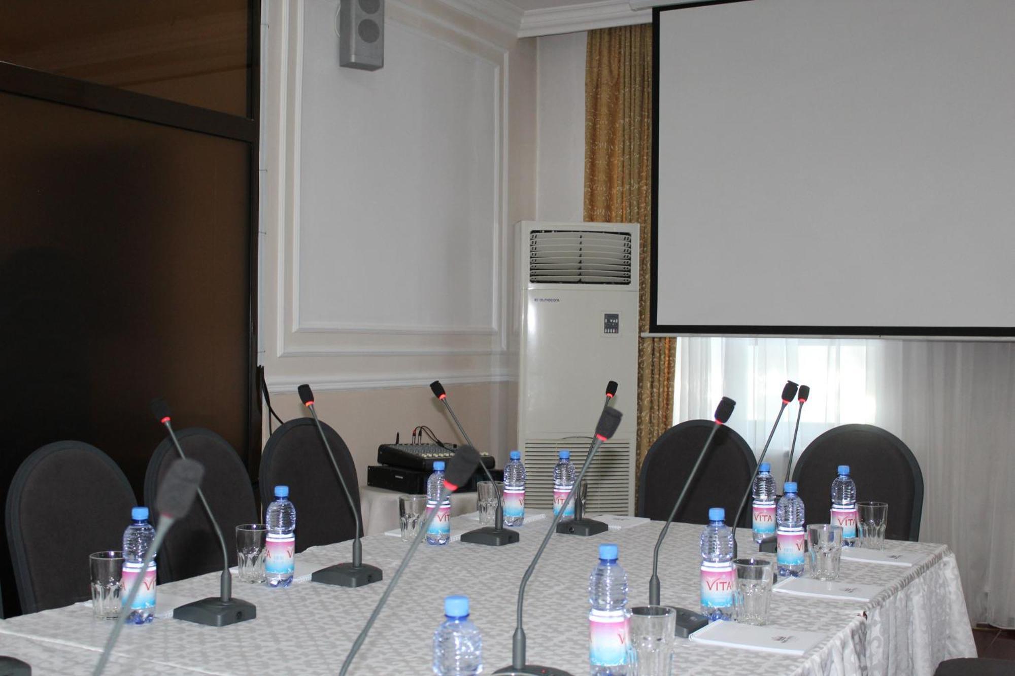 King Hotel Astana Екстериор снимка