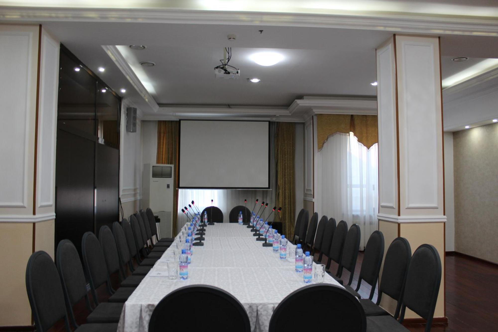 King Hotel Astana Екстериор снимка