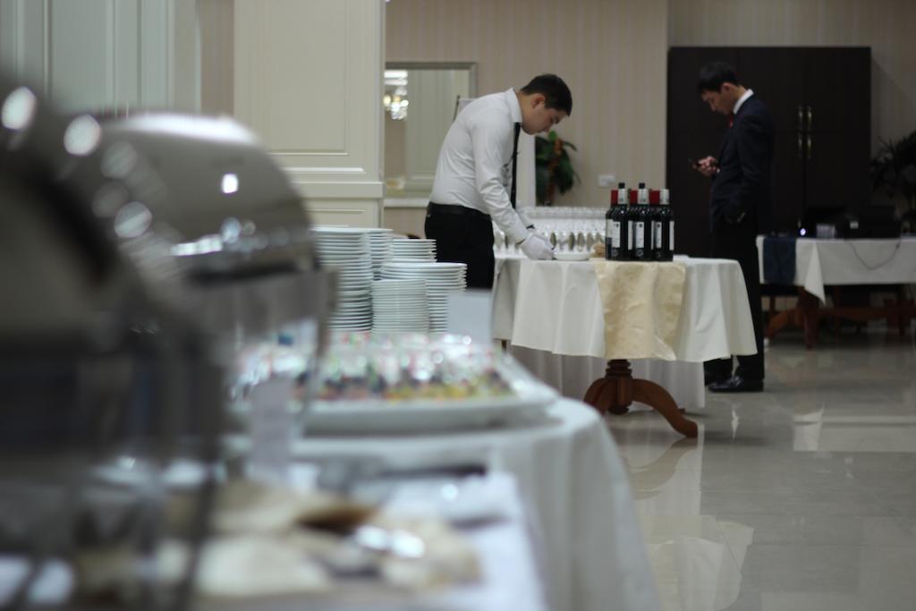 King Hotel Astana Екстериор снимка